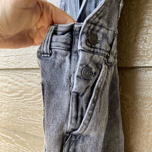 ADORABLE 90S KIDS ACID WASH DENIM OVERALLS WITH CARGO POCKETS - Picture 12 of 16